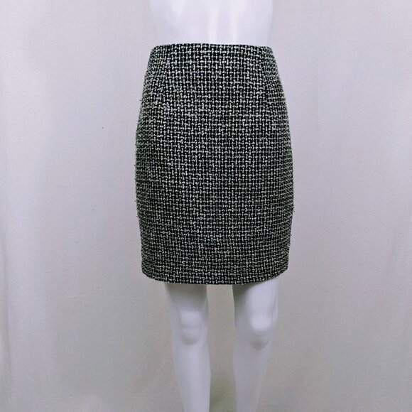 Vintage JRT by Newport News Black & Ivory Tweed Mini Skirt Size 4 - Picture 1 of 5